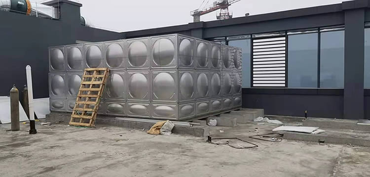 ��һ����Ϫ���T(m��n)��������ˮ�䣩